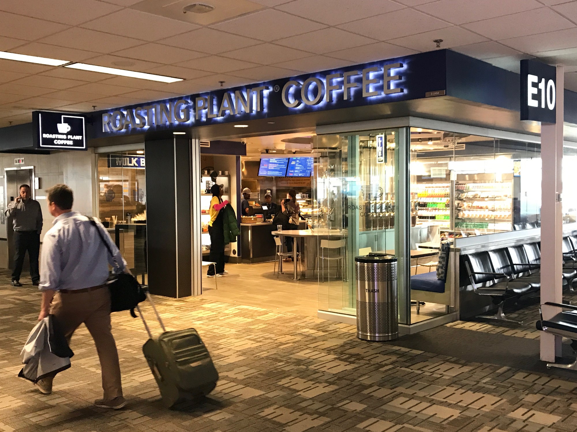 Photograph of Minneapolis airport store location